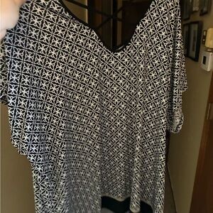 Black and White Geometric Women's Top